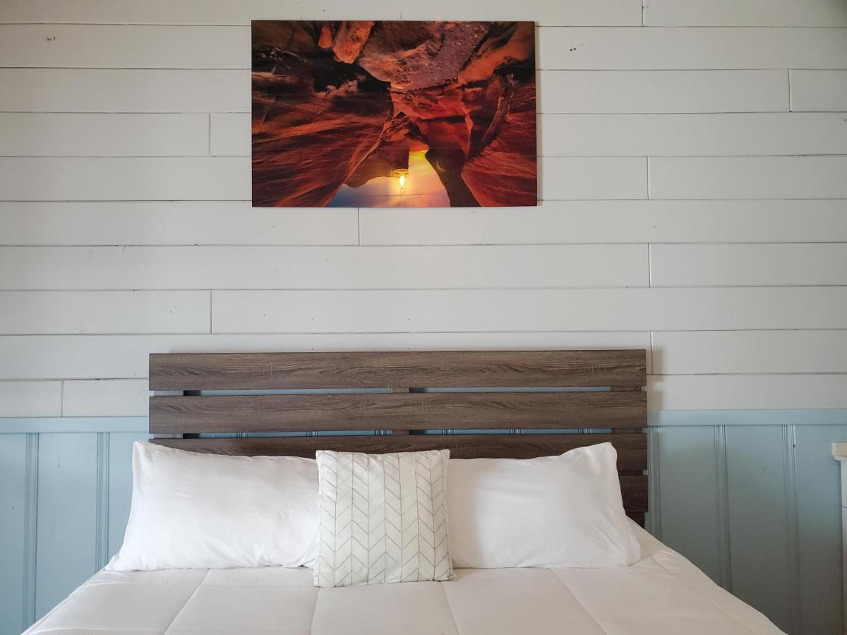 Hollywood Gardens Inn & Suites エクステリア 写真