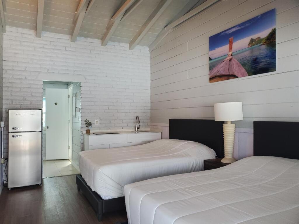 Hollywood Gardens Inn & Suites エクステリア 写真