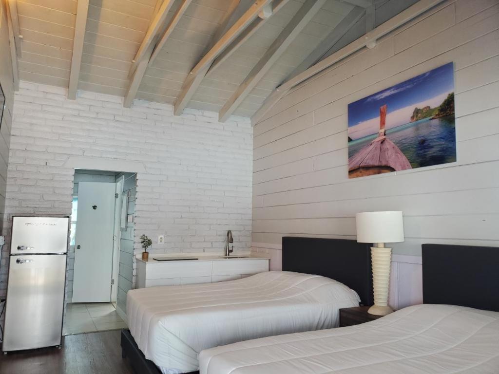 Hollywood Gardens Inn & Suites エクステリア 写真